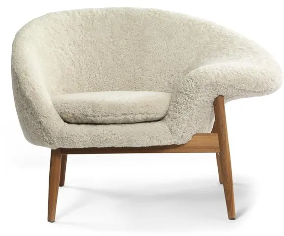 Warm Nordic Fried Egg Rechter Sessel Schaffell Moonlight